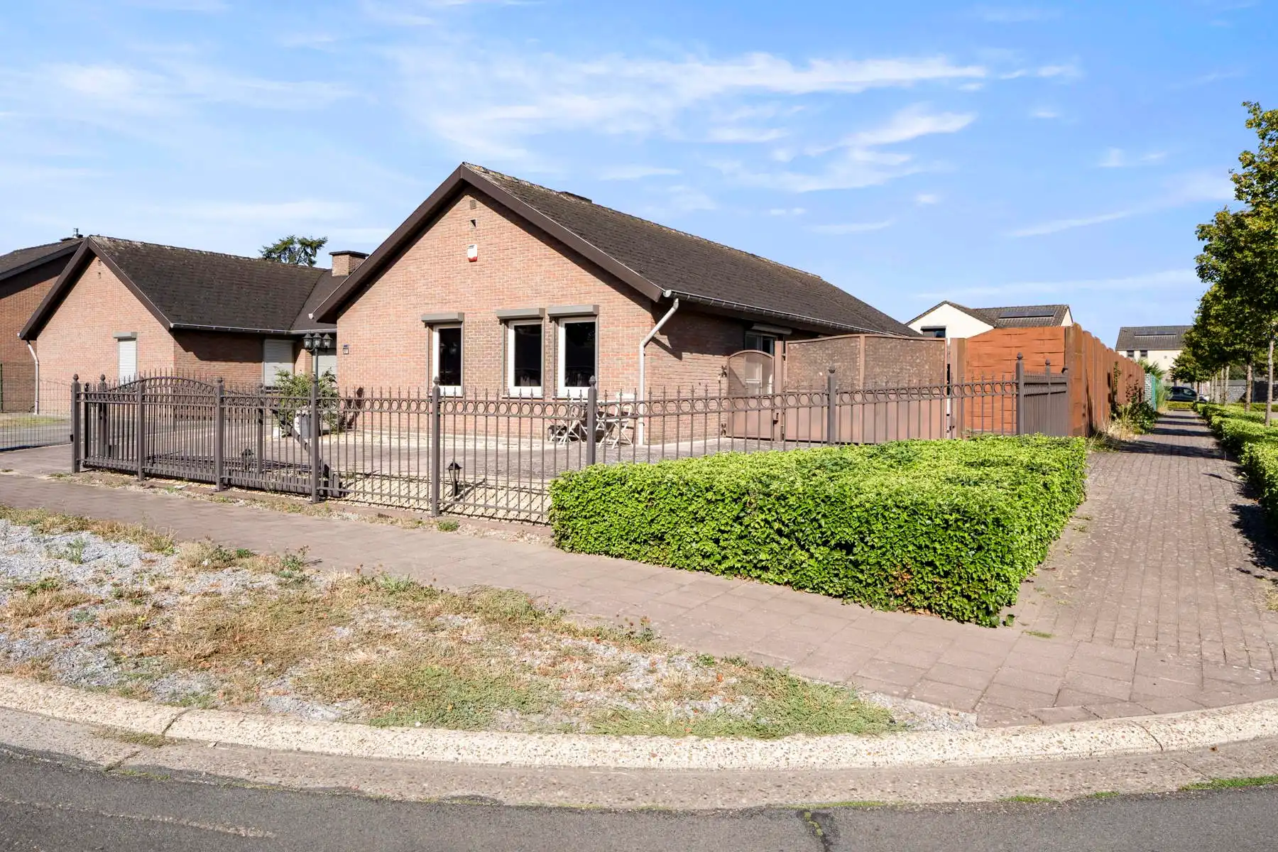 Gelijkvloerse woning met 4 slaapkamers en zonnepanelen  foto 2
