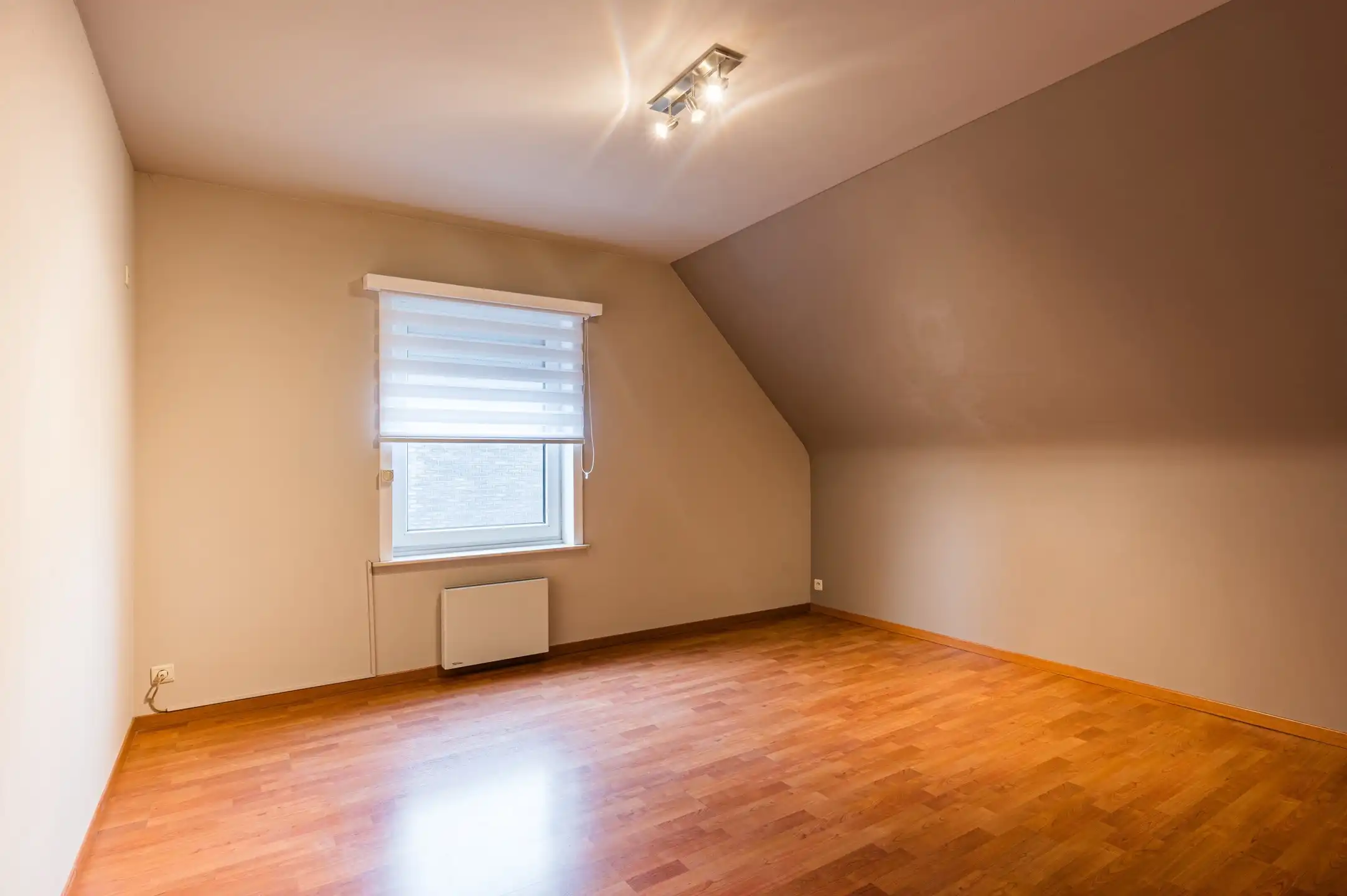 Instapklaar 2 slaapkamer appartement met garage in kleinschalig gebouw foto 16