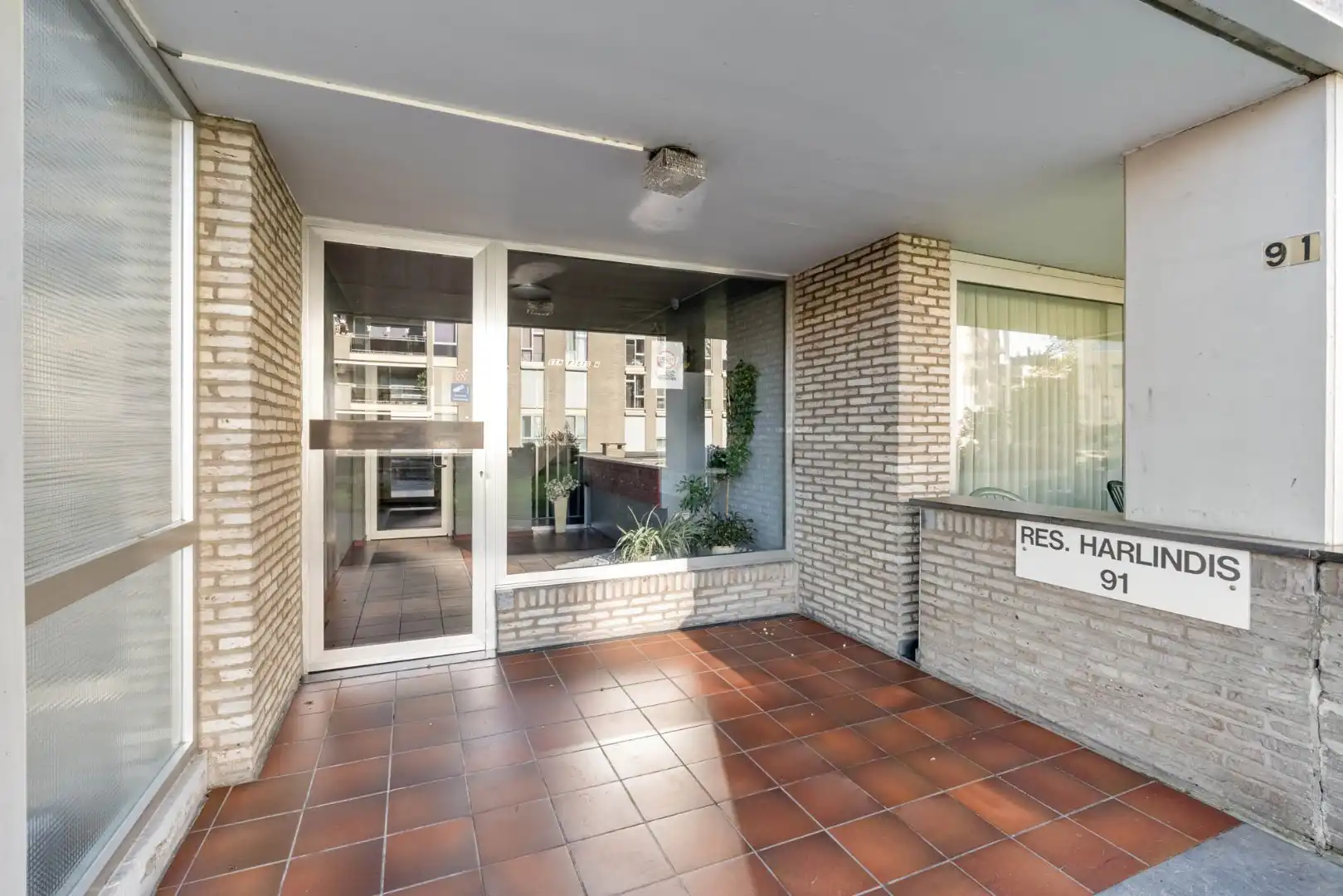 Functioneel investeringsappartement voorzien van 3 slaapkamers, een terras, autostandplaats en kelderberging!  foto 4