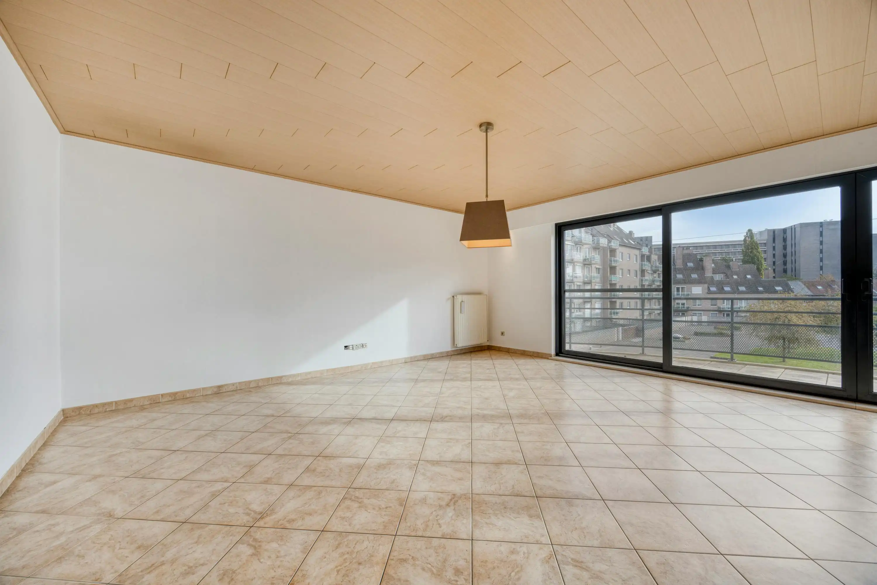 Ruim appartement op een rustige locatie nabij het centrum van Hasselt met garagebox foto 7
