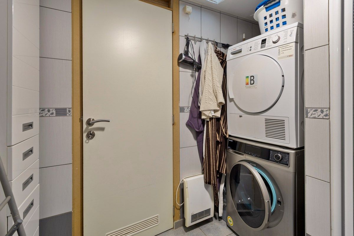 Volledig gerenoveerde woning met 3 slaapkamers en autostaanplaats! foto 10