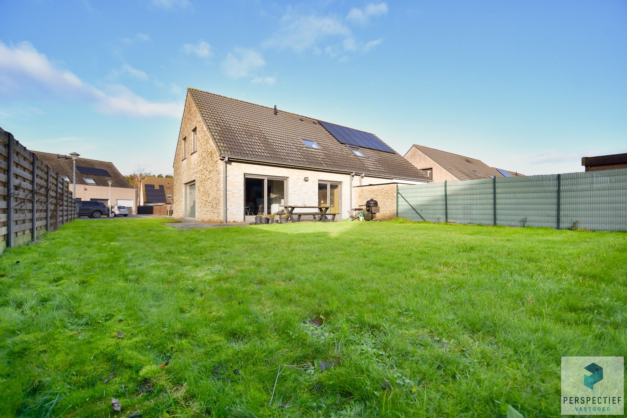 BEERNEM - TOPLOCATIE - Ruime woning met tuin en inpandige garage gelegen in een rustige groene omgeving foto 2