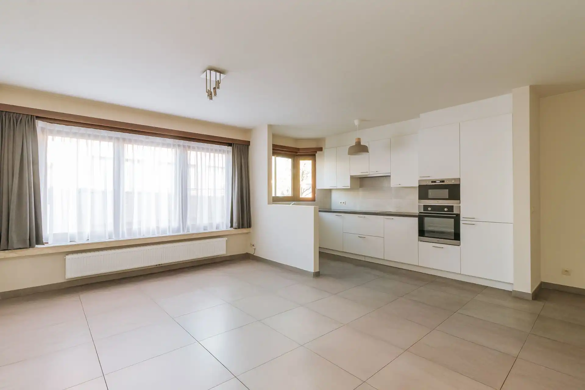 Twee slaapkamer appartement met terras en autostaanplaats foto 3