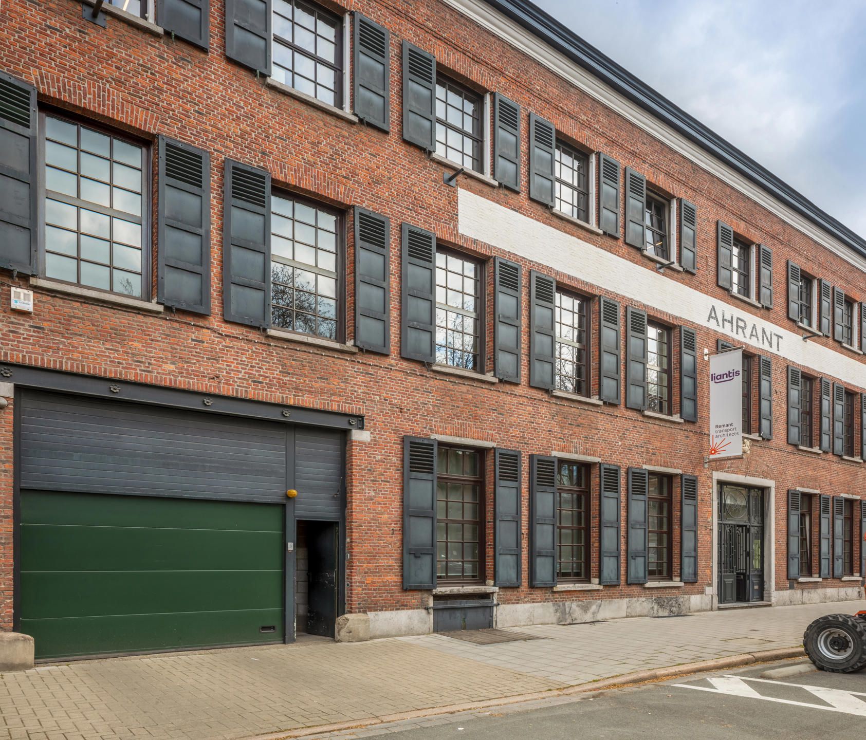 Loft met zicht op het MAS te huur foto 26