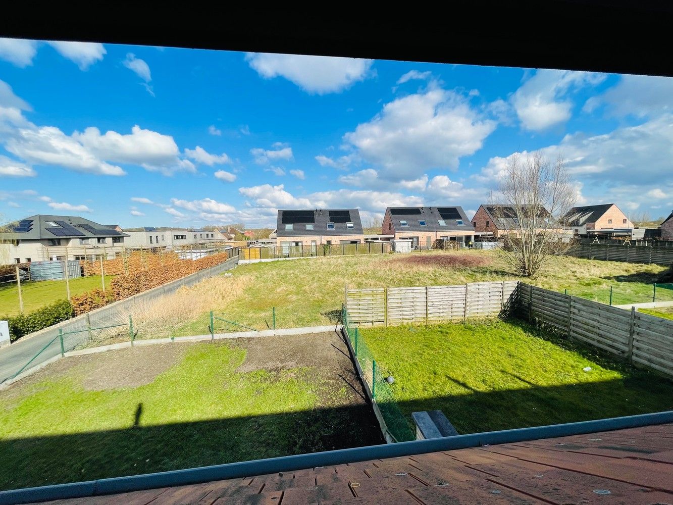 Waardamme , rustige residentiële ligging , RECENT  gebouwde LICHTRIJKE ENERGIEZUINIGE woning met 3 slaapkamers, oprit, tuin en garage. foto 9