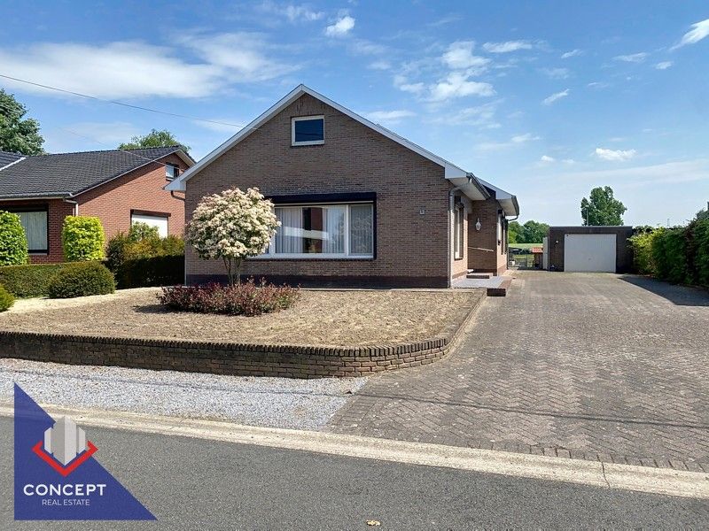 Hoofdfoto van de publicatie: Instapklare woning met 3 slaapkamers met achterliggende paardenweides.