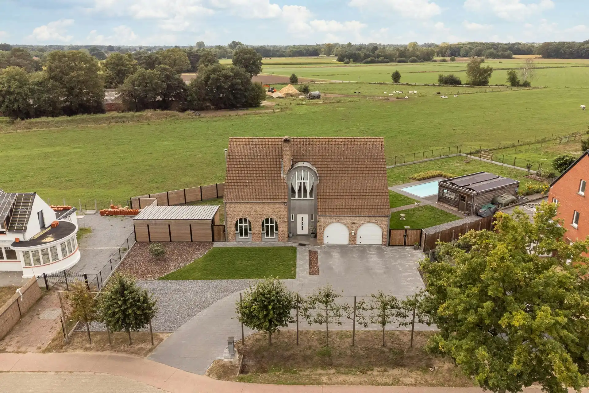 gerenoveerd huis met zwembad op 17 are te koop in Kasterlee foto 2