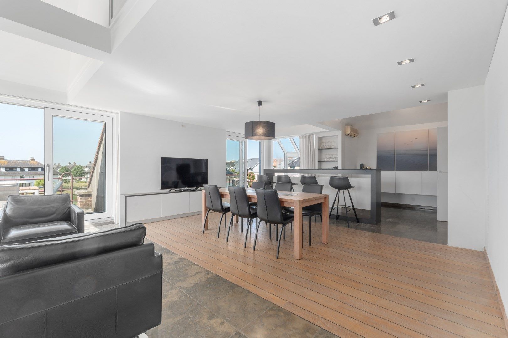 Zéér ruim en lichtrijk duplex appartement met zuidgerichte terrassen op topligging foto 2
