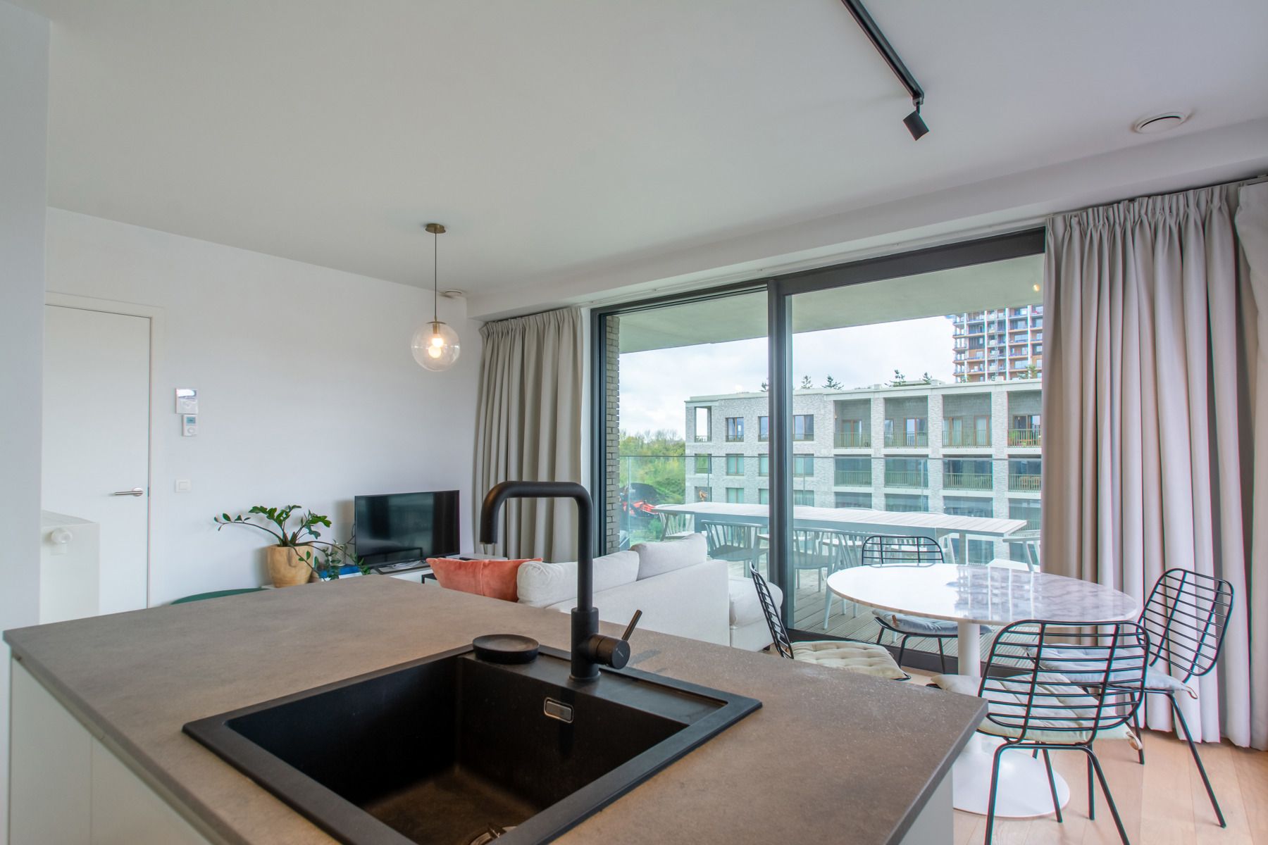 Gezellig 1slpk app. met prachtig terras en zicht op park  foto 5