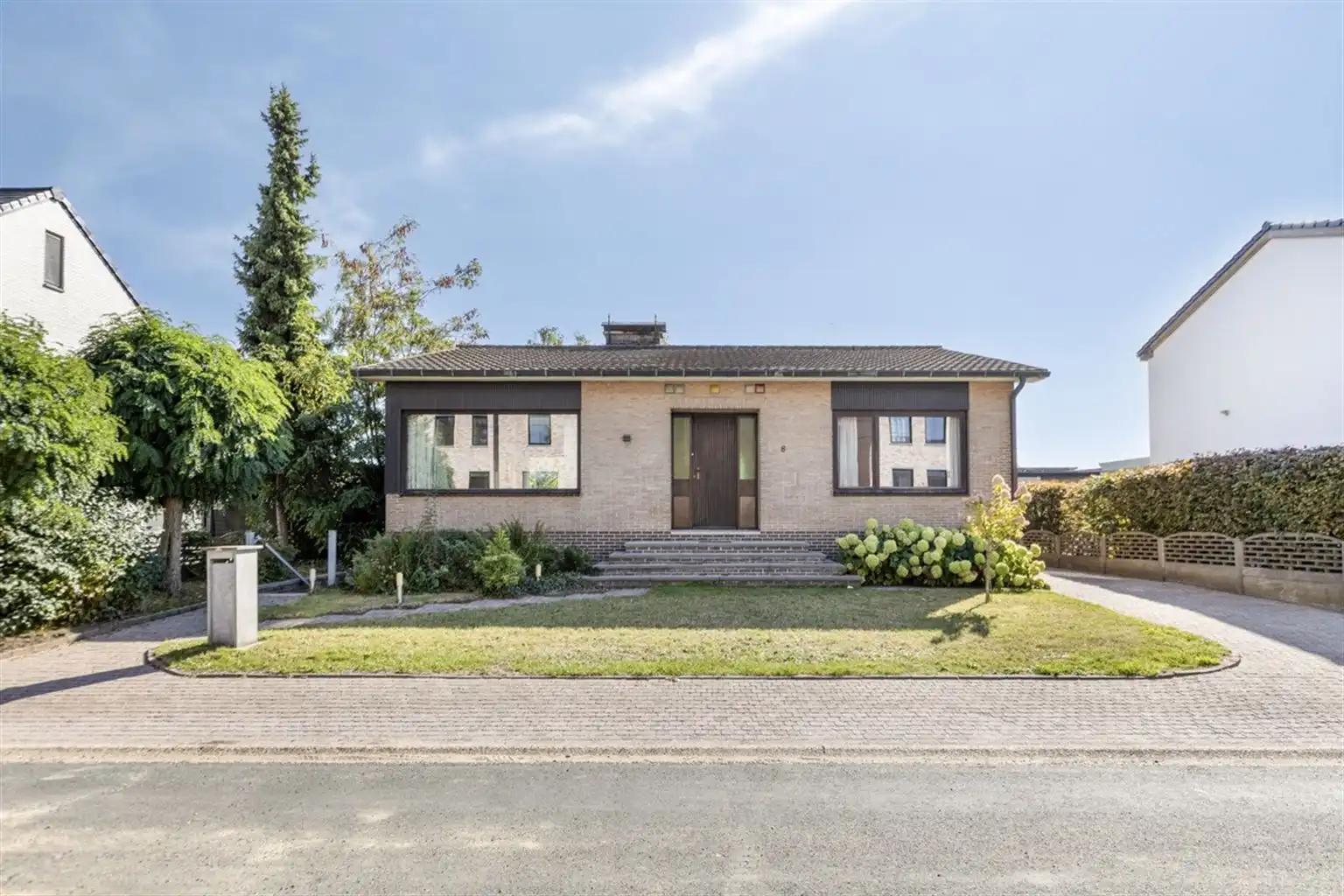 Vrijstaande woning met 3 slaapkamers, ruime tuin en garages op een riant perceel van 9a18ca, rustig gelegen nabij het centrum van Maaseik.  foto 28