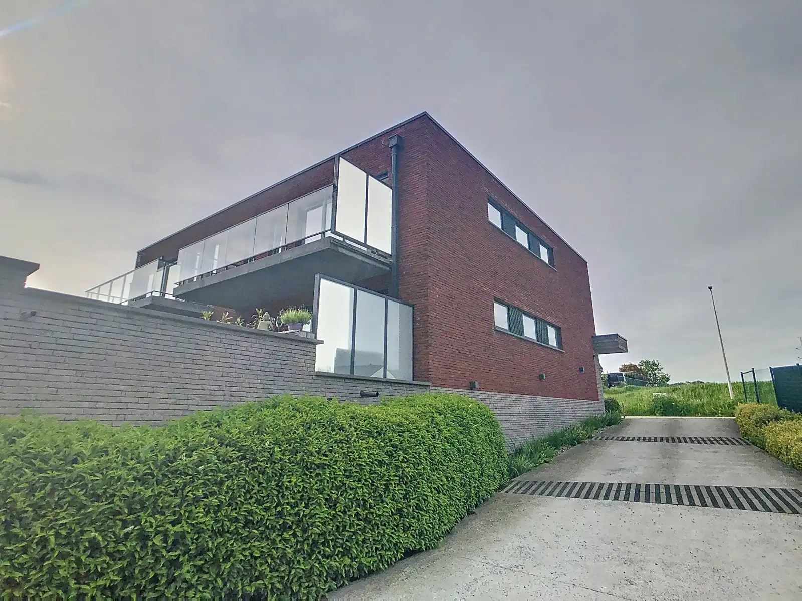 Gelijkvloers appartement met 2 slkrs, terras en staanplaats foto 20