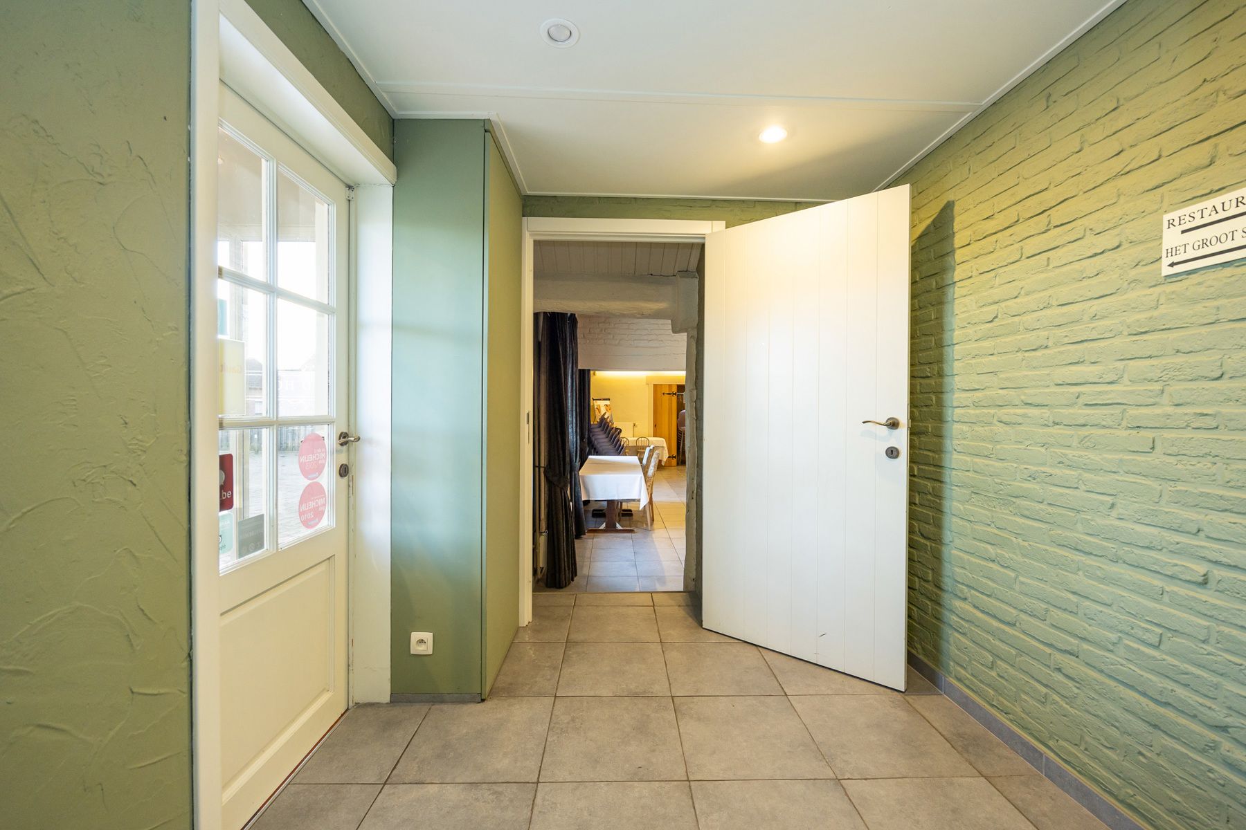 Handelspand (voorheen restaurant) met bovengelegen woonst op een perceel van 2.128 m². foto 3