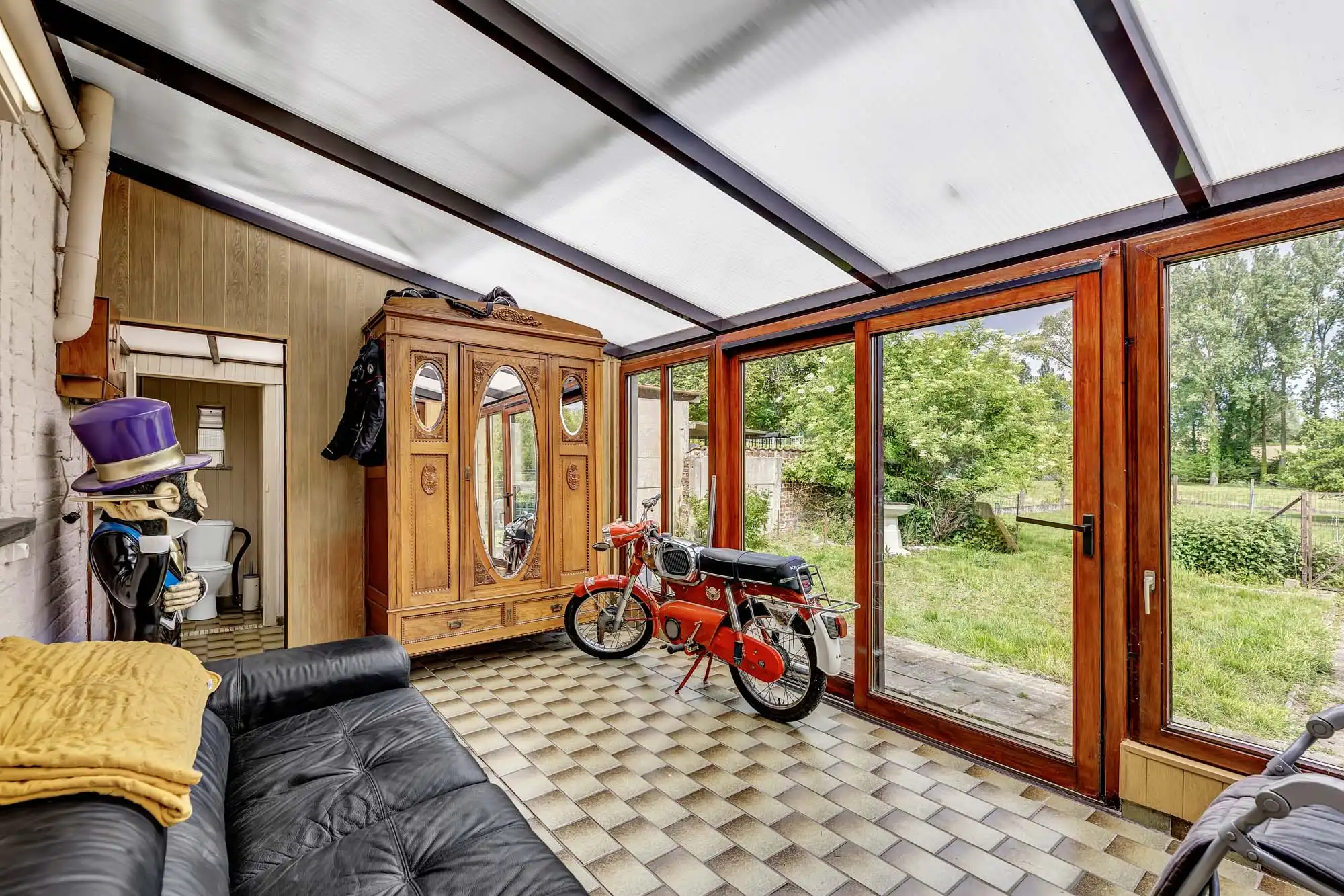 Woning op landelijke ligging met opslagplaats foto 8