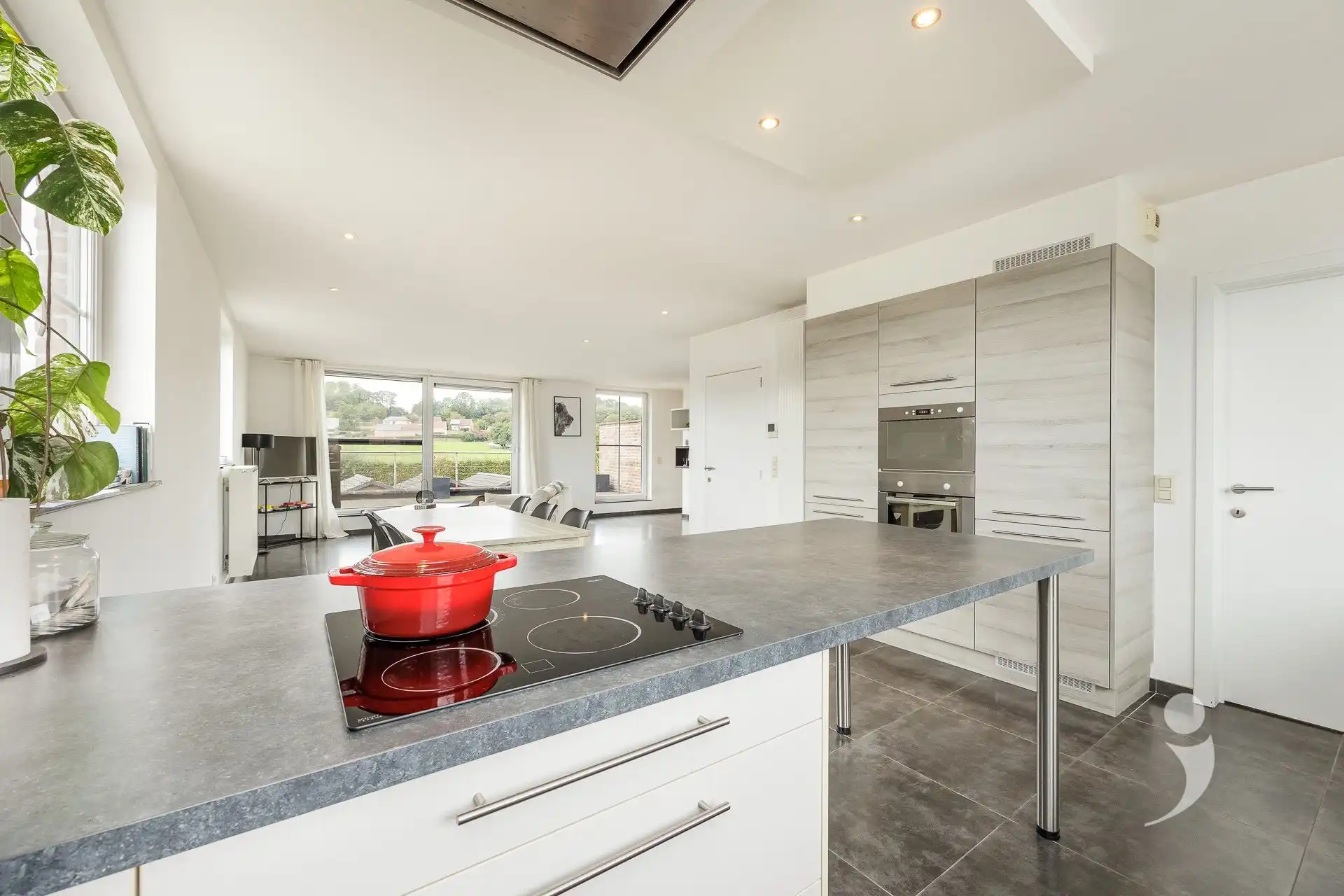 Bijzonder ruim appartement met prachtig vergezicht foto 4