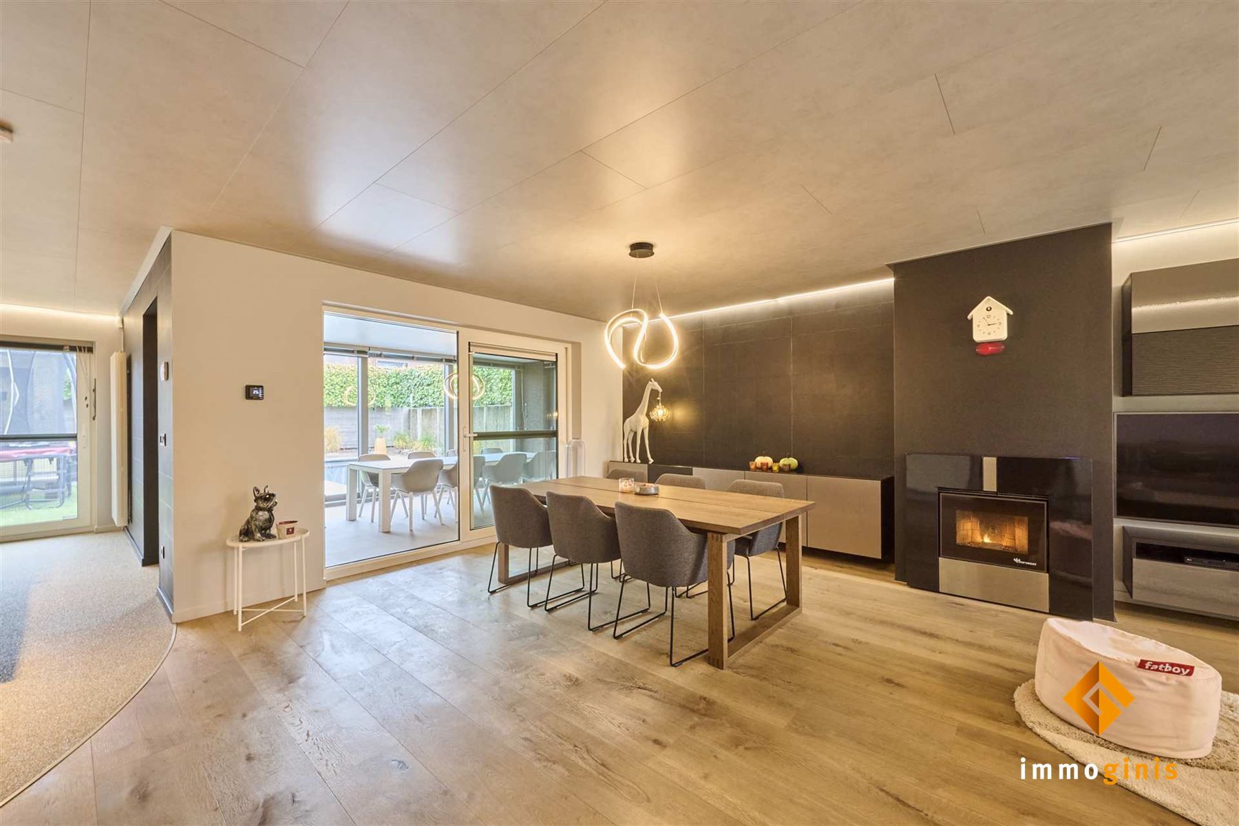 Recente, moderne woning met 3 à 4 slaapkamers en zwembad op perceel van 5a01ca, in een doodlopende straat. foto 4