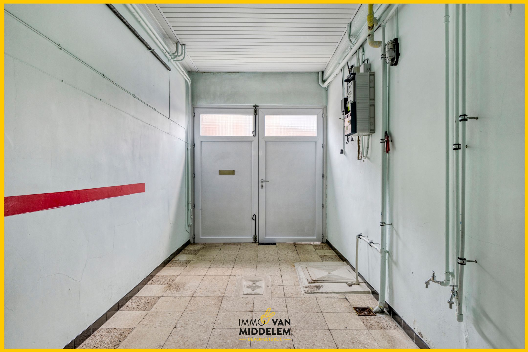 STARTERSWONING MET 2 KAMERS GARAGE EN KOER  foto 14