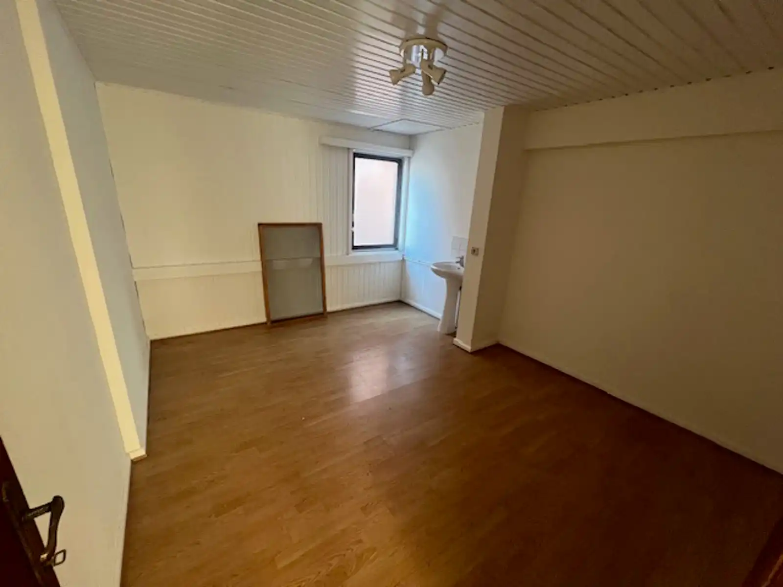 Projectgebouw (vroegere cinema met appartement en woning) foto 4