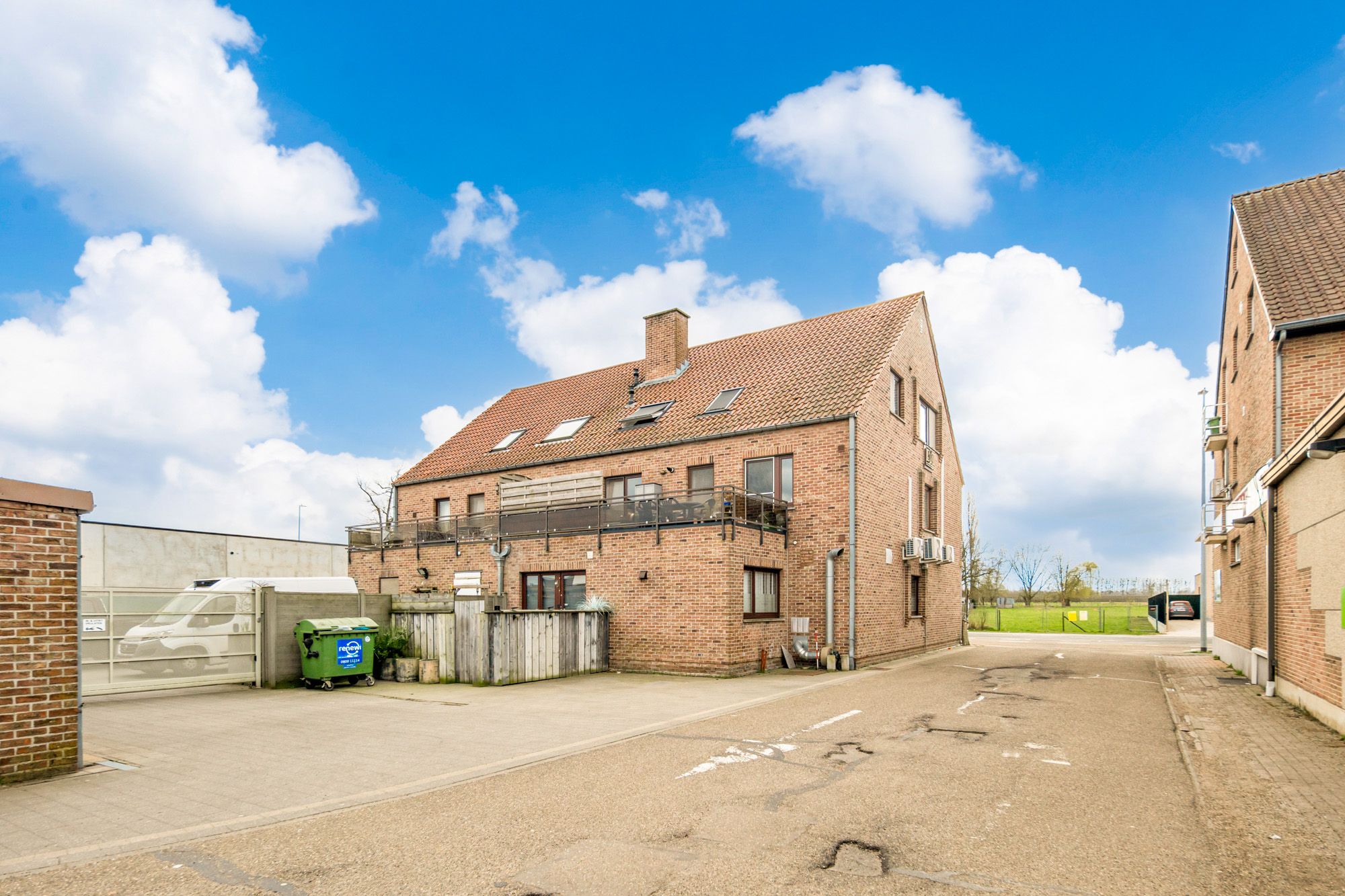 Ruim instapklaar appartement met groot terras en twee slaapkamers! foto 22