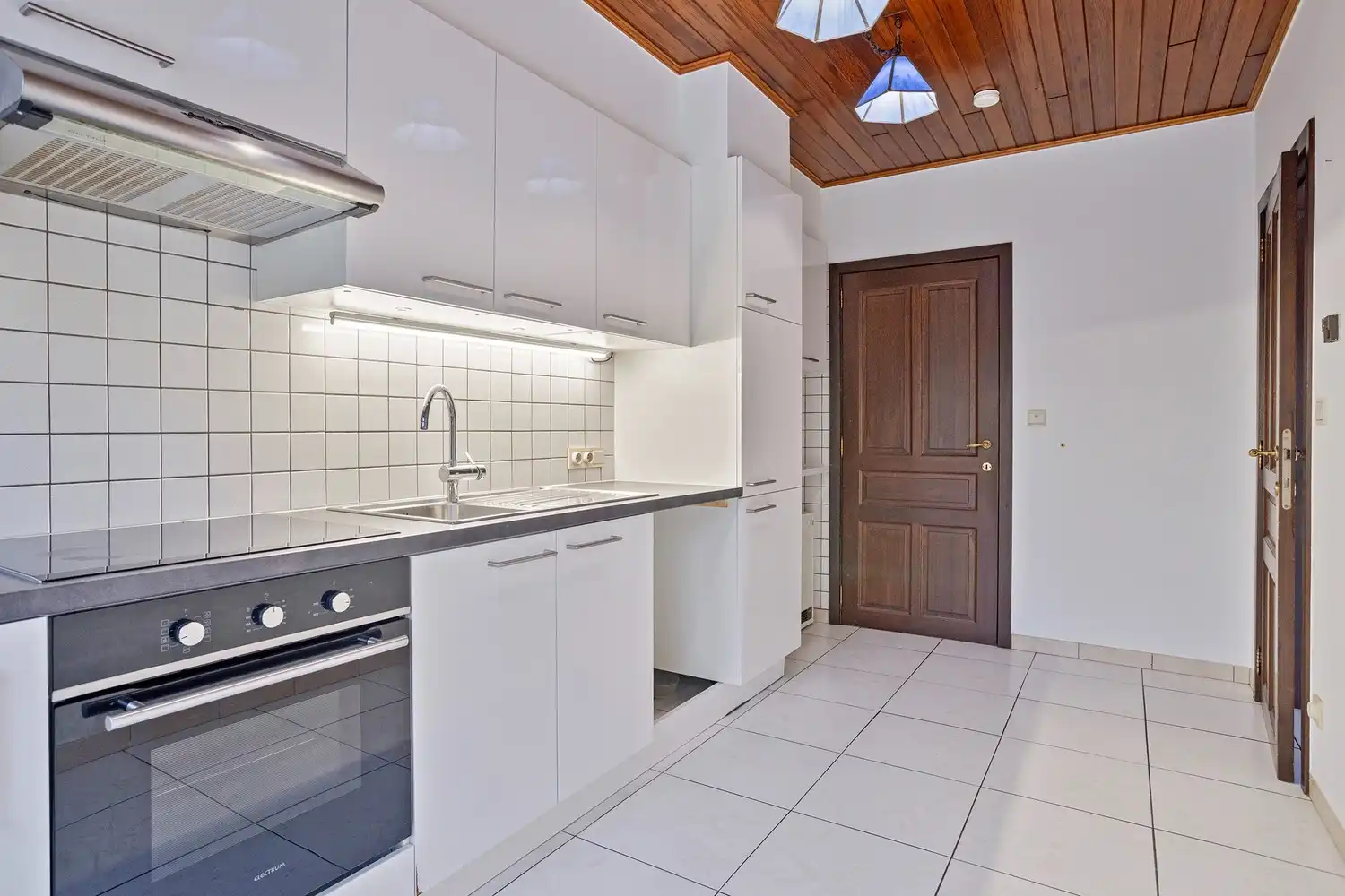 Ruime halfopen gezinswoning met 4 slaapkamers, garage en tuin gelegen in een residentiële straat te Drongen foto 7