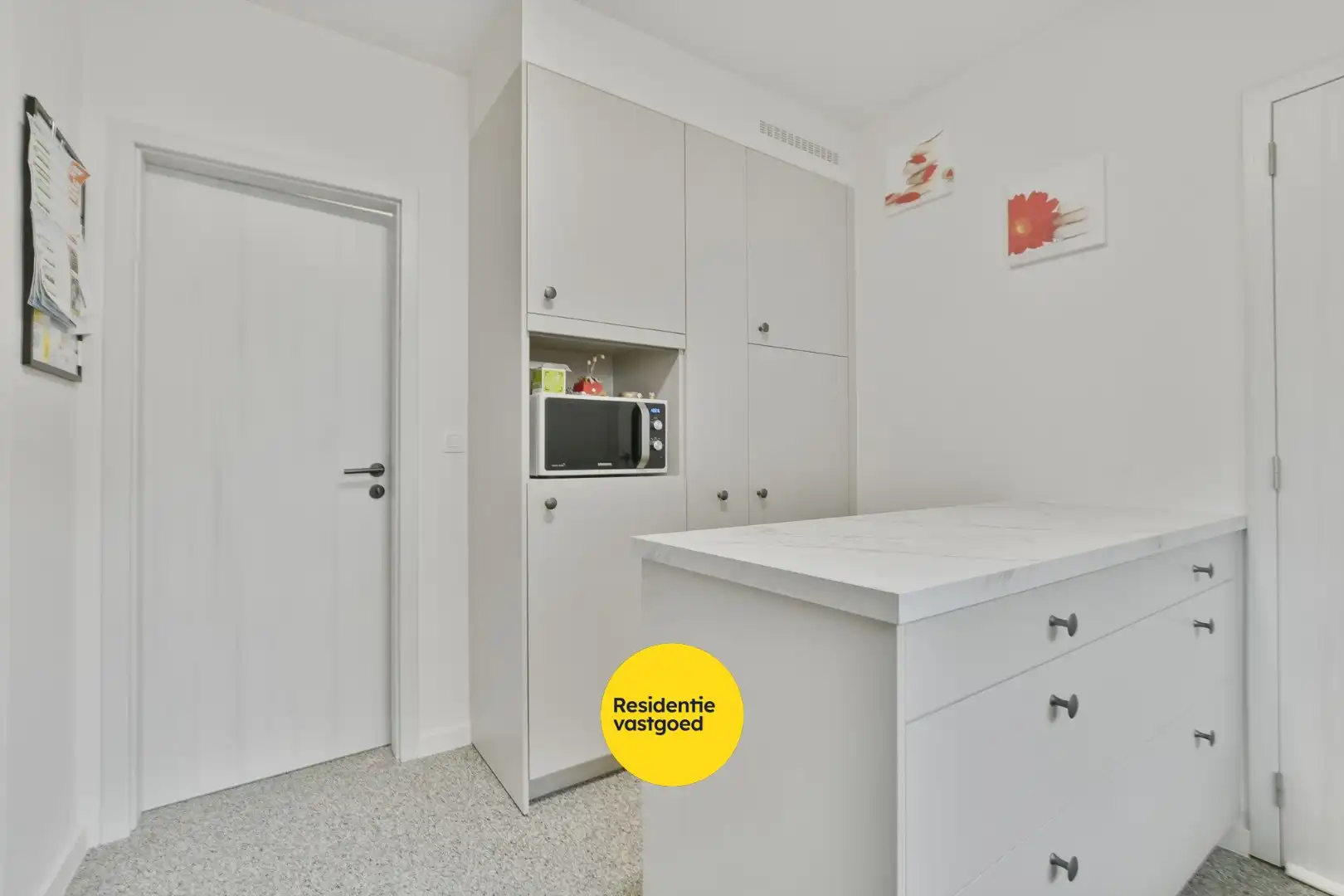 Instapklare en volledig gerenoveerde bungalow met 3 slaapkamers, tuin en garage vlak bij bos en centrum van De Haan foto 11