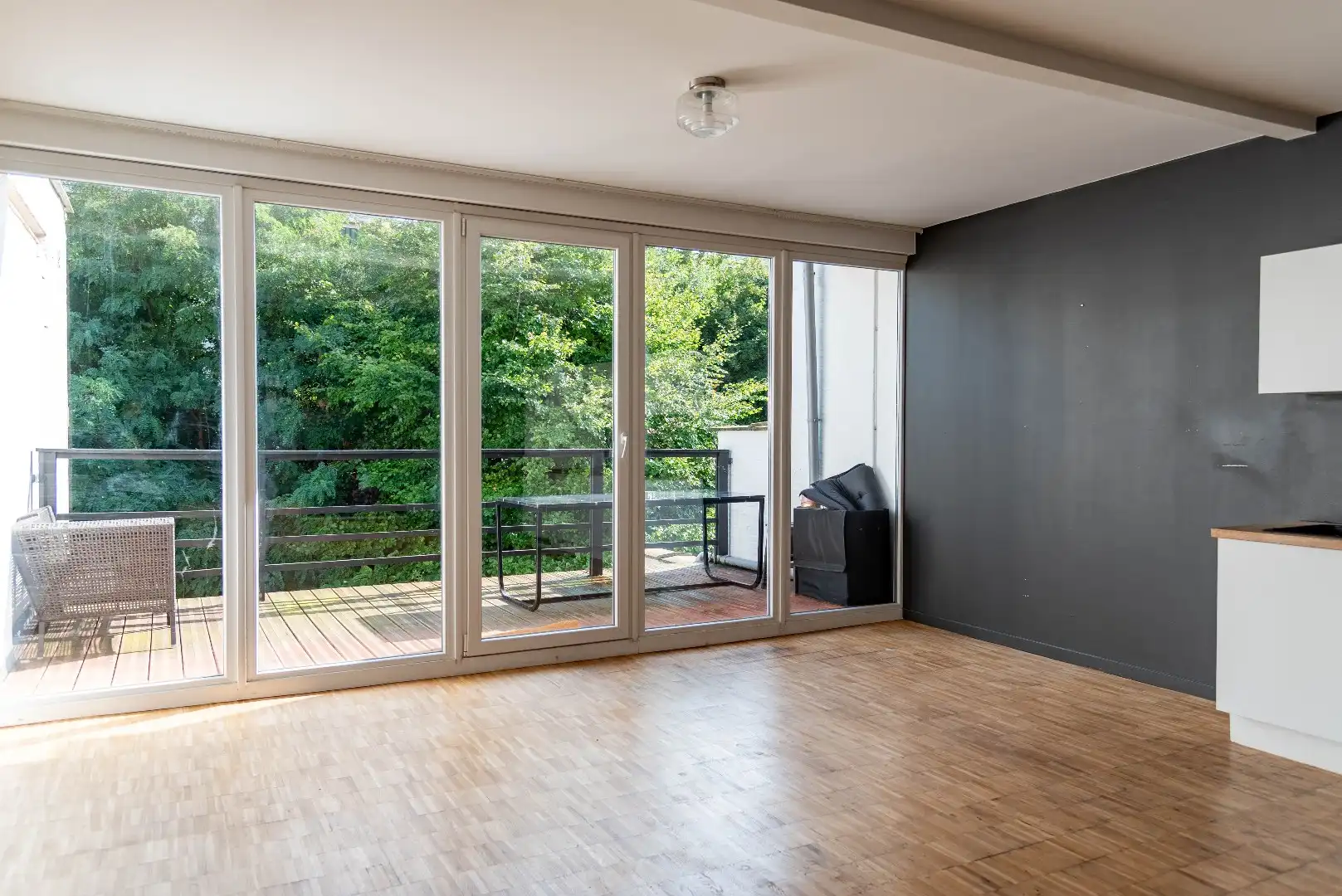 Charmant appartement met karakter en een heerlijk ruim terras foto 2