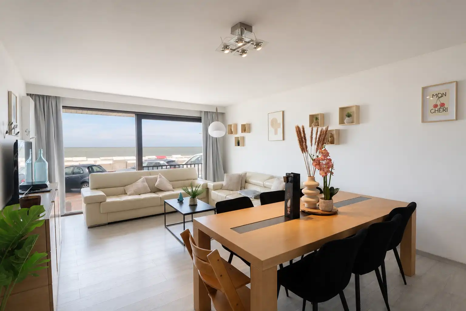 Volledig gerenoveerd 2-slaapkamerappartement met frontaal zeezicht. foto 10