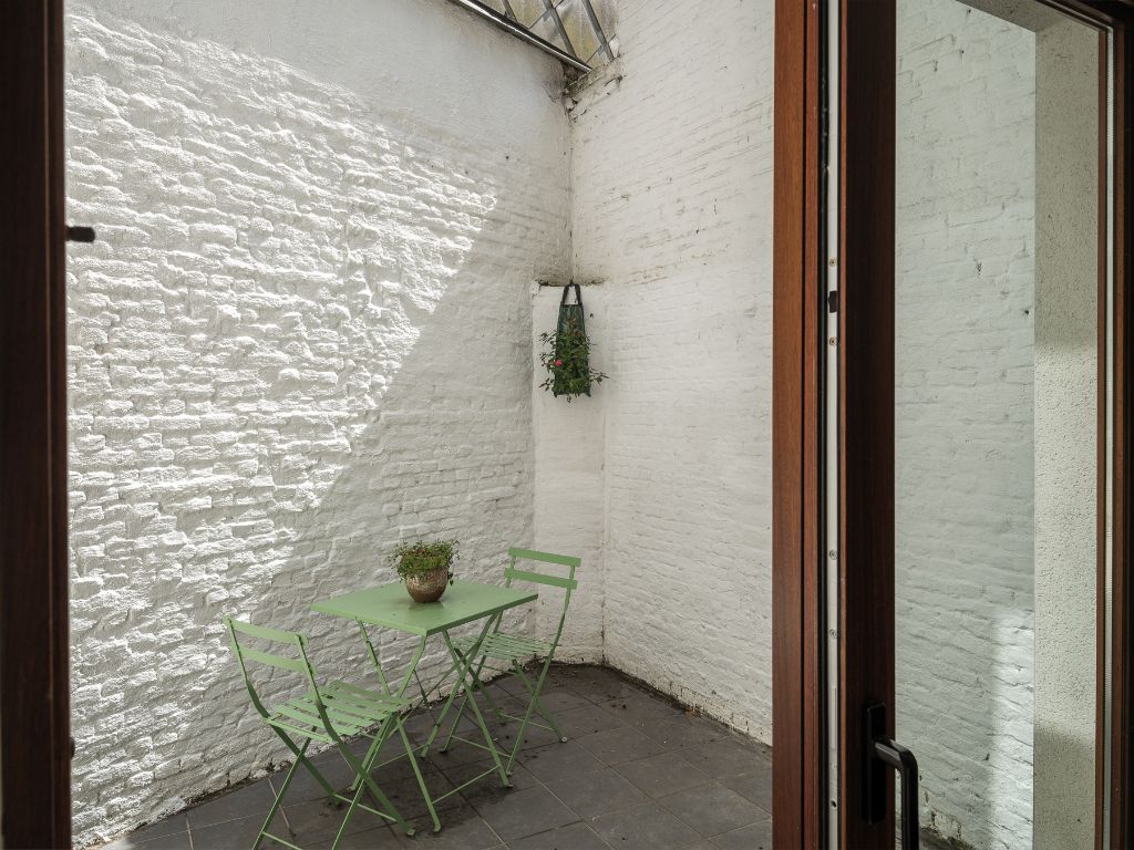 Karaktervolle, gerenoveerde interbellumwoning met 4 slaapkamers en buitenruimte op wandelafstand van station Gent-Sint-Pieters. foto 6