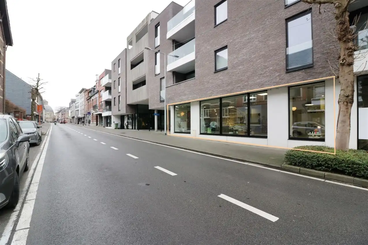 handelszaak met grote zichtbaarheid te midden van centrum foto 2