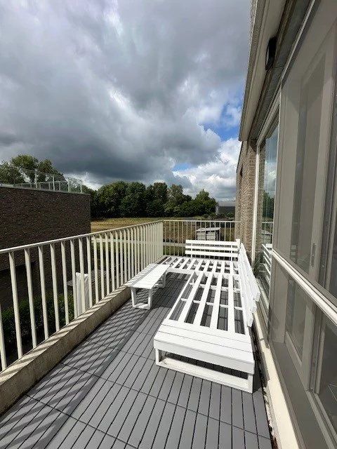Modern appartement met 2 slaapkamers, terras en 2 ondergrondse staanplaatsen. foto 15
