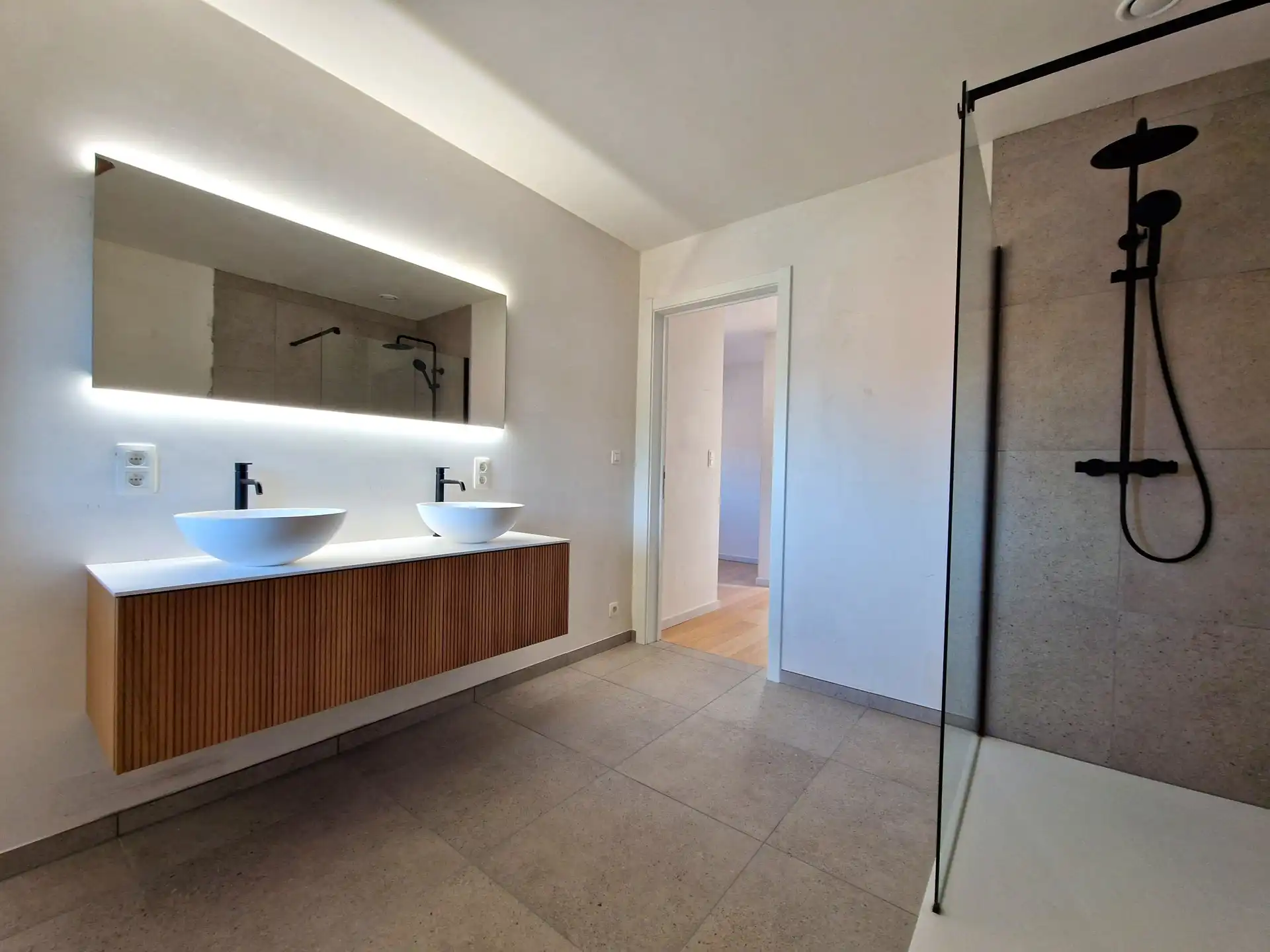 Nieuwbouwappartement met ruim terras en adembenemend zicht foto 6