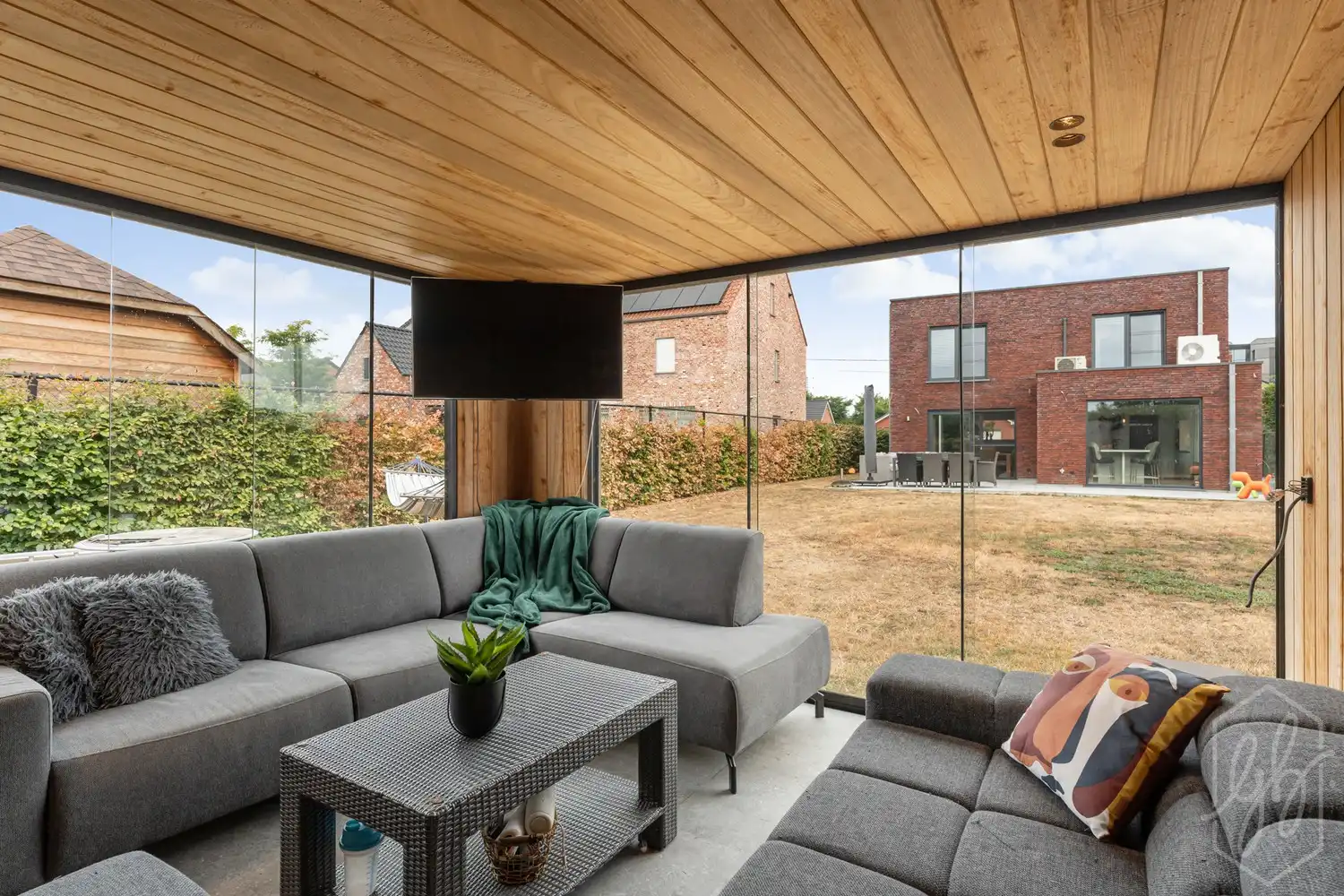 Instapklare BEN woning uit 2019 met zuidgerichte tuin en poolhouse foto 24