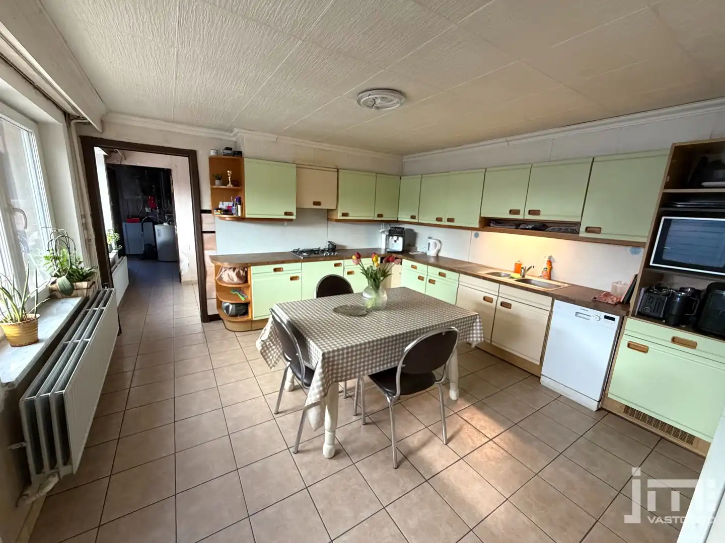 Ruime woning met aparte garage en afgesloten tuin foto 5