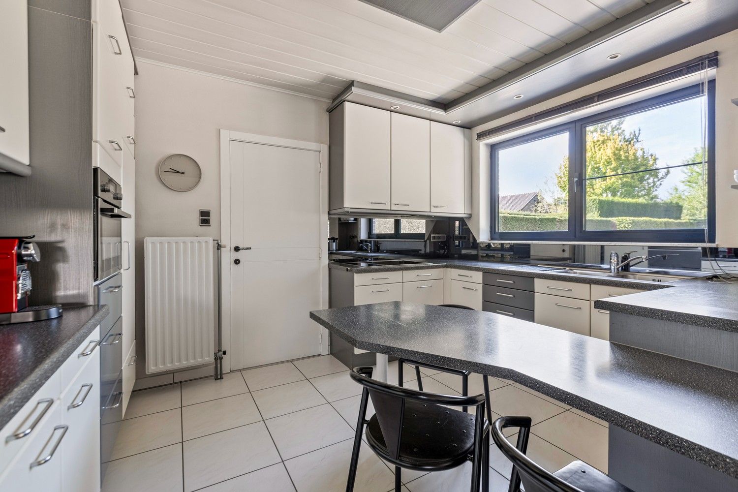 Instapklare woning in een bosrijke, rustige buurt te Maasmechelen! foto 13