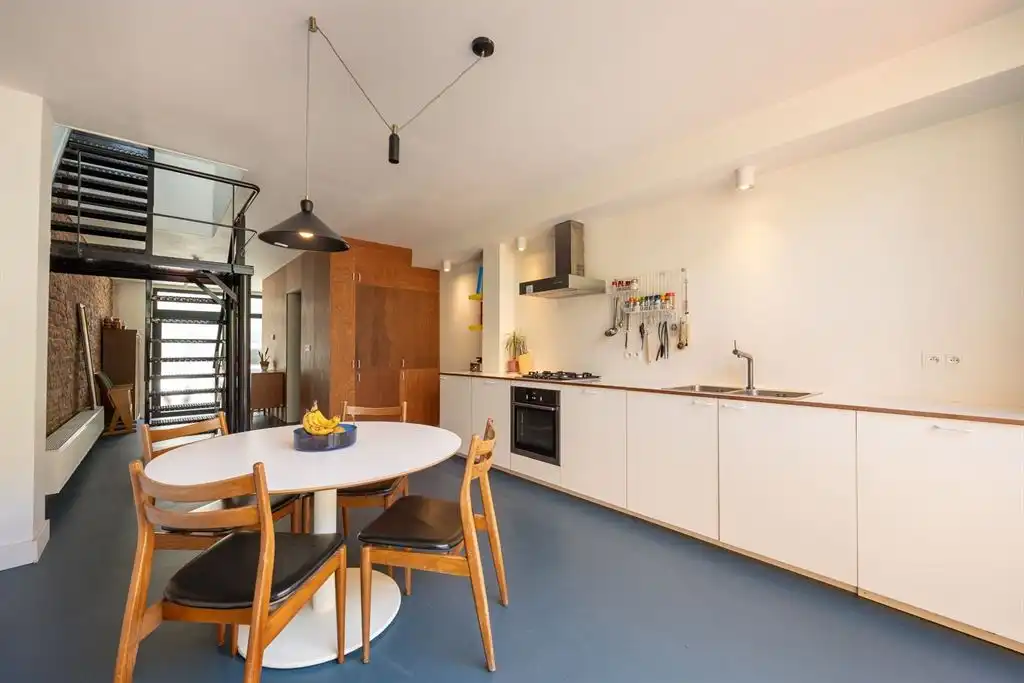 Piekfijn gerenoveerd huis met zonnige stadstuin vlakbij Park Spoor Noord  foto 8