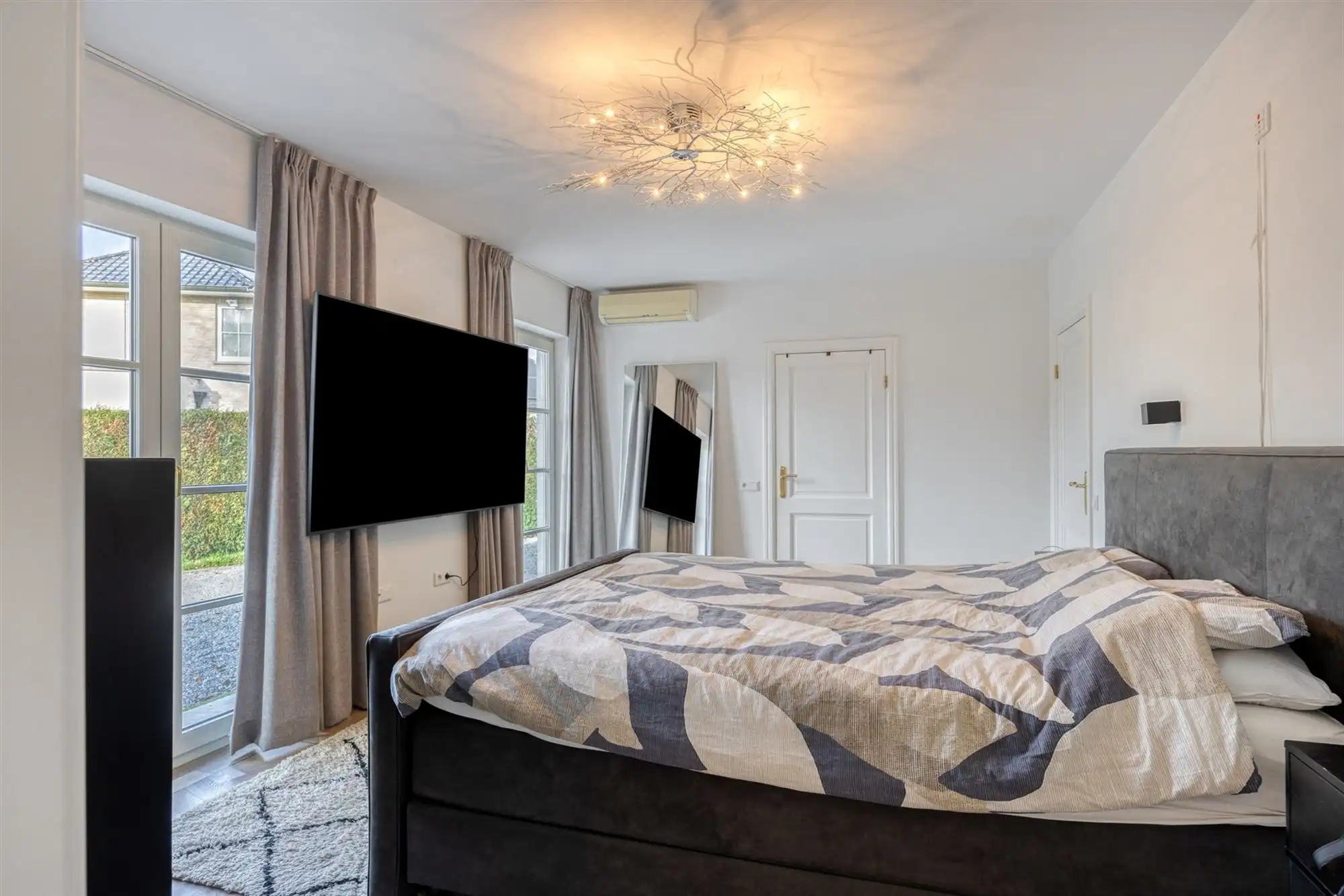 Instapklare tijdloze villa met 5 slpks op ca. 2000 m² foto 25