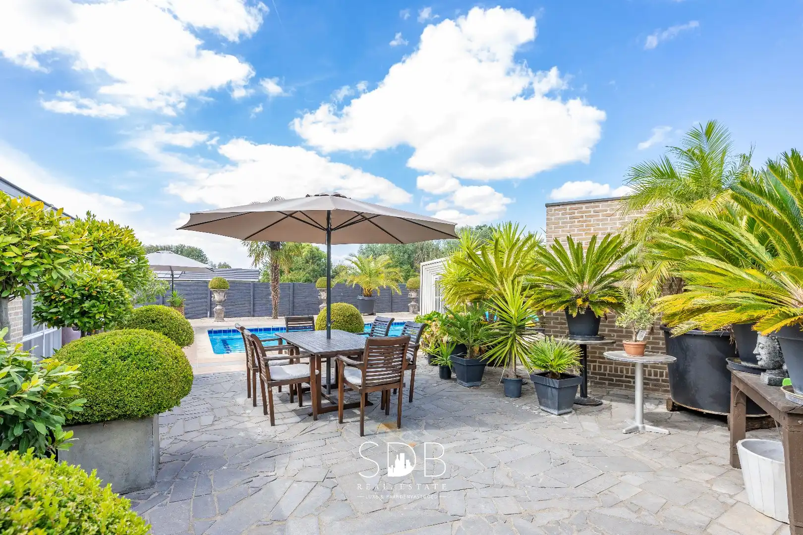 Hedendaagse villa met dubbele garage, zwembad en magazijn op 2.937m² foto 19
