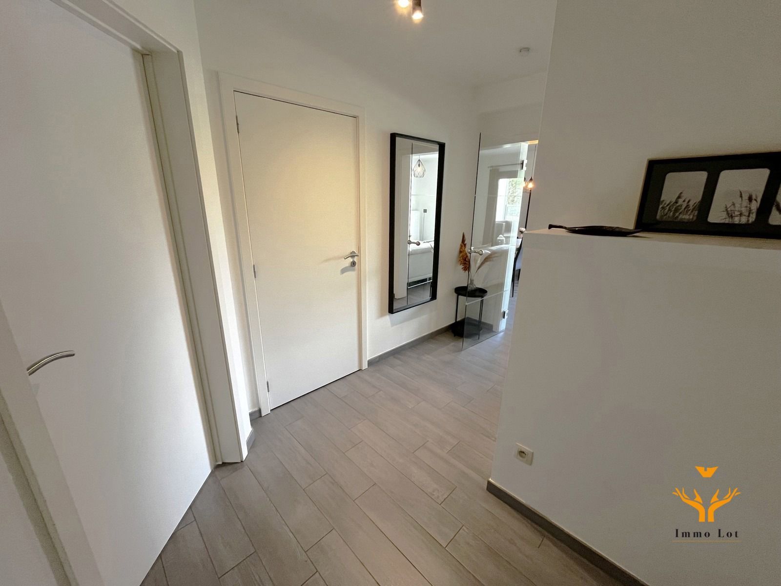 Bemeubeld appartement met 2 slaapkamers foto 2