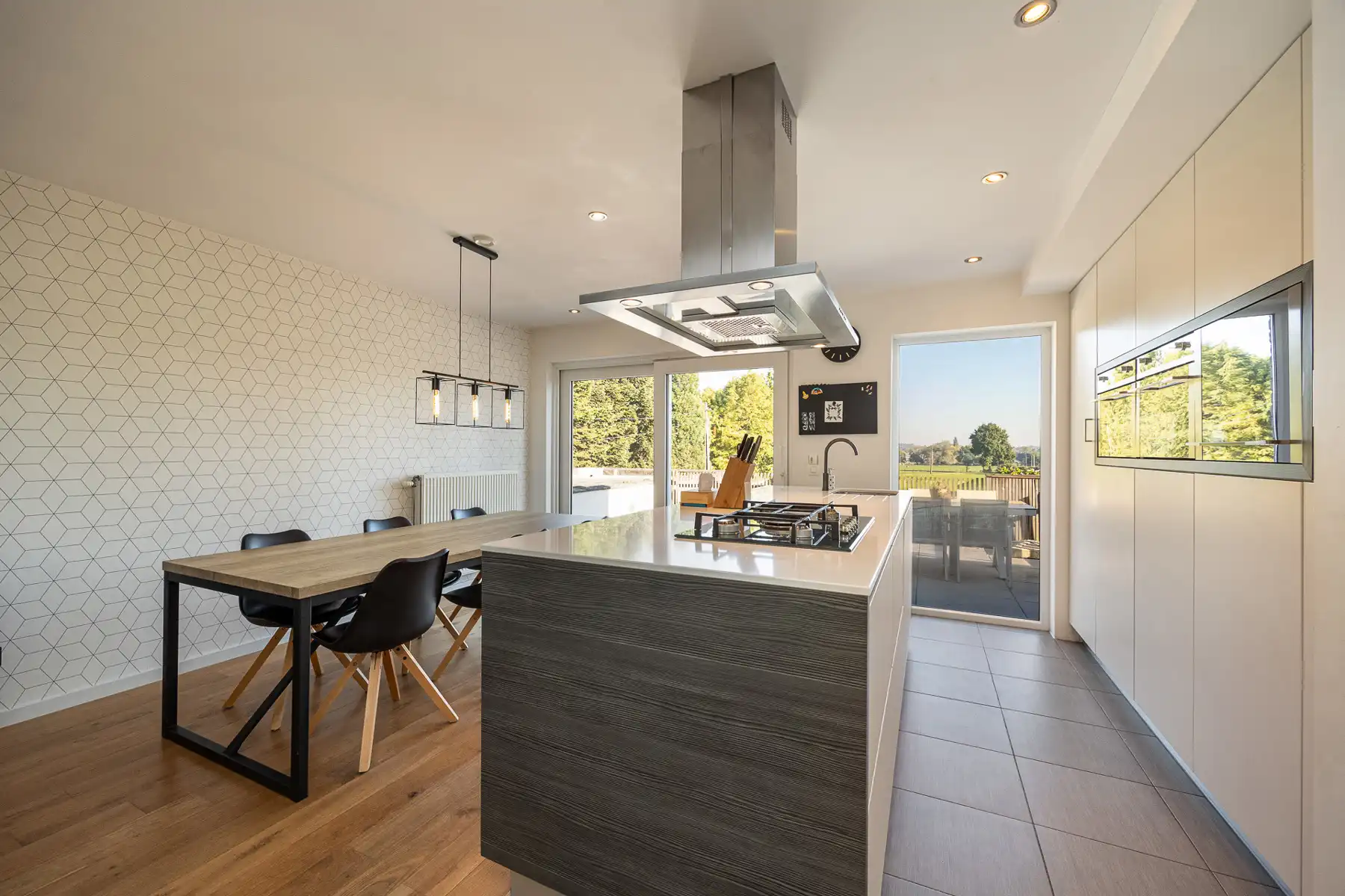 Ruime woning met garage en open uitzicht foto 4