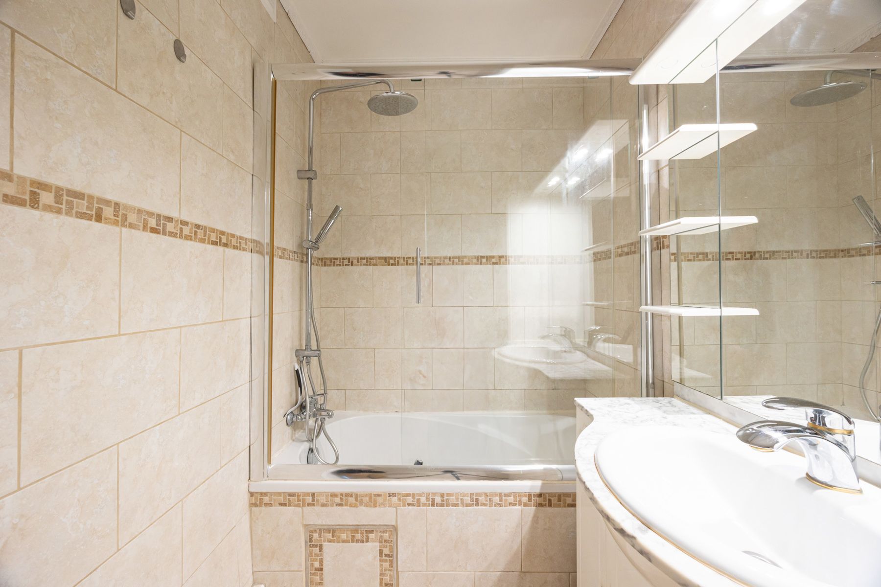 Verzorgd appartement met mogelijkheid tot 3 slaapkamers! foto 10