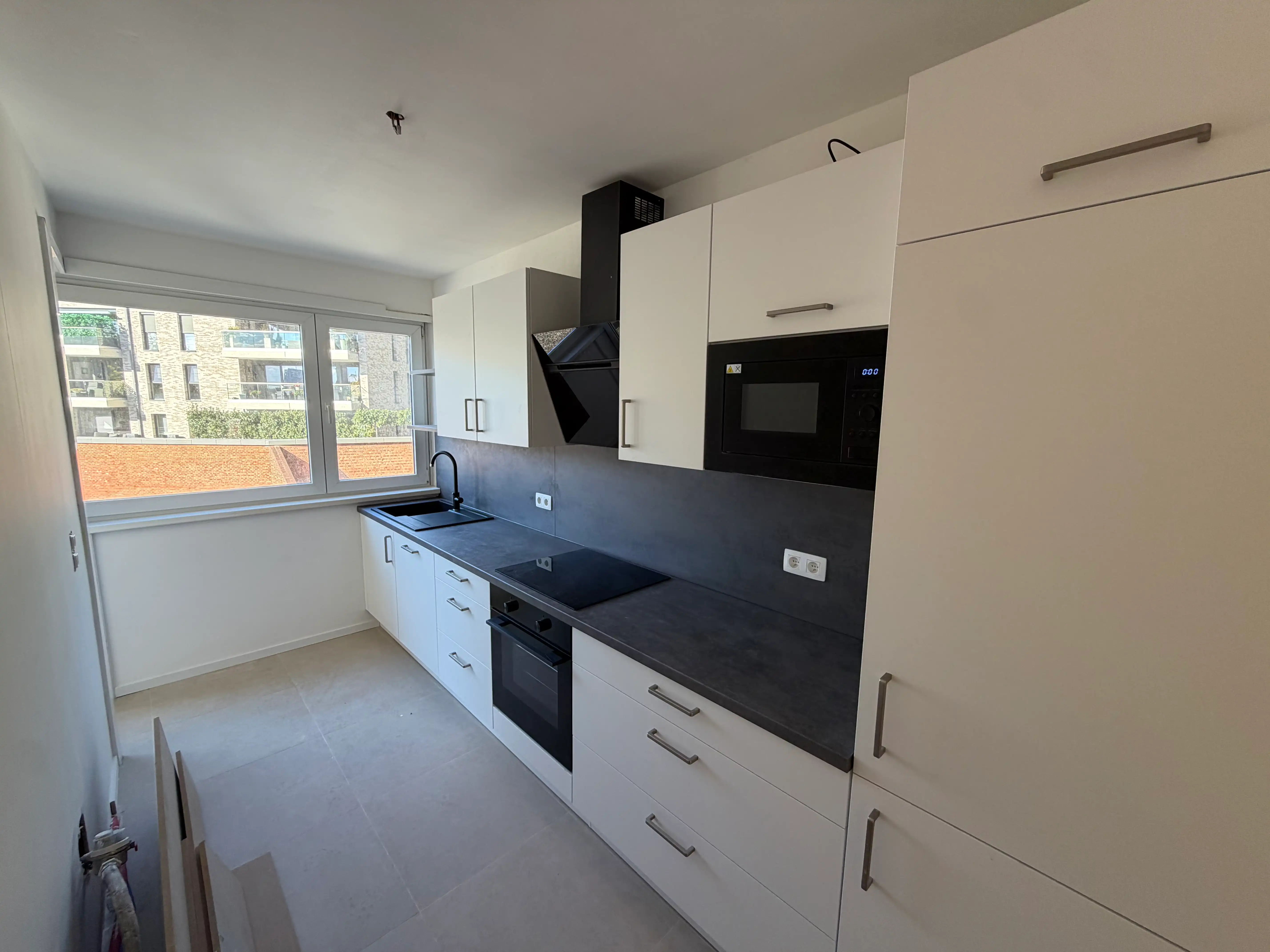 GENK te koop: gerenoveerd appartement met 2 slaapkamers foto 9