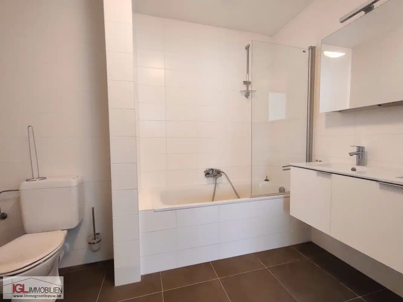 Modern appartement met 3 kamers foto 11