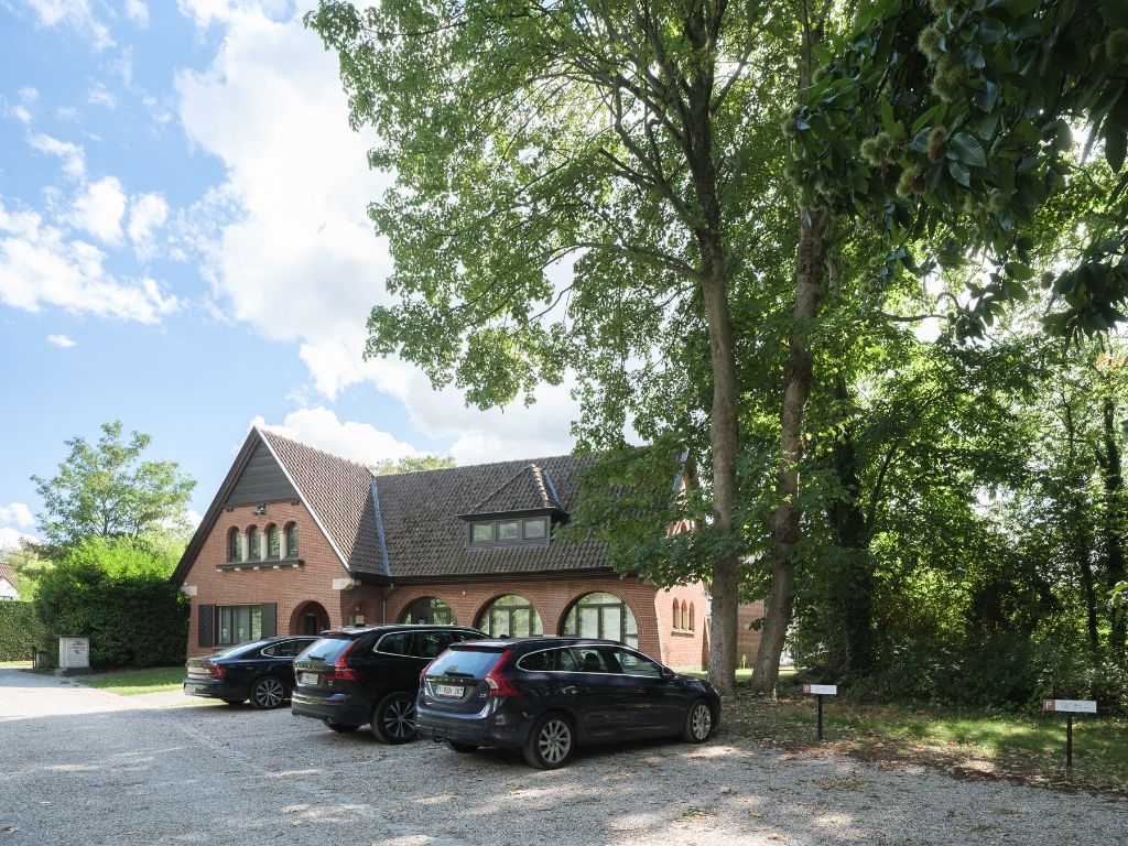 Vrijstaande villa (te renoveren) op slechts 50 meter van de Leie foto 9
