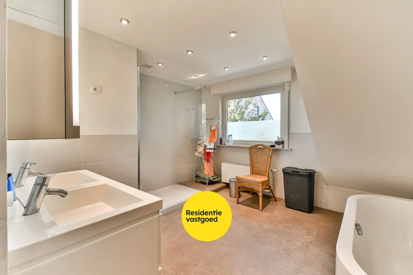 Rustig gelegen open bebouwing met grote tuin en veel ruimte foto 12