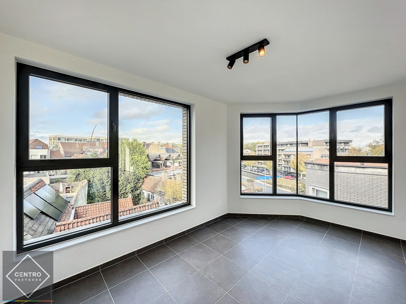 NB-appartement (103m²) met RUIM zonneterras (26m²) pal in het CENTRUM van Kortrijk ! Aankoop aan 6% BTW mogelijk! foto 9