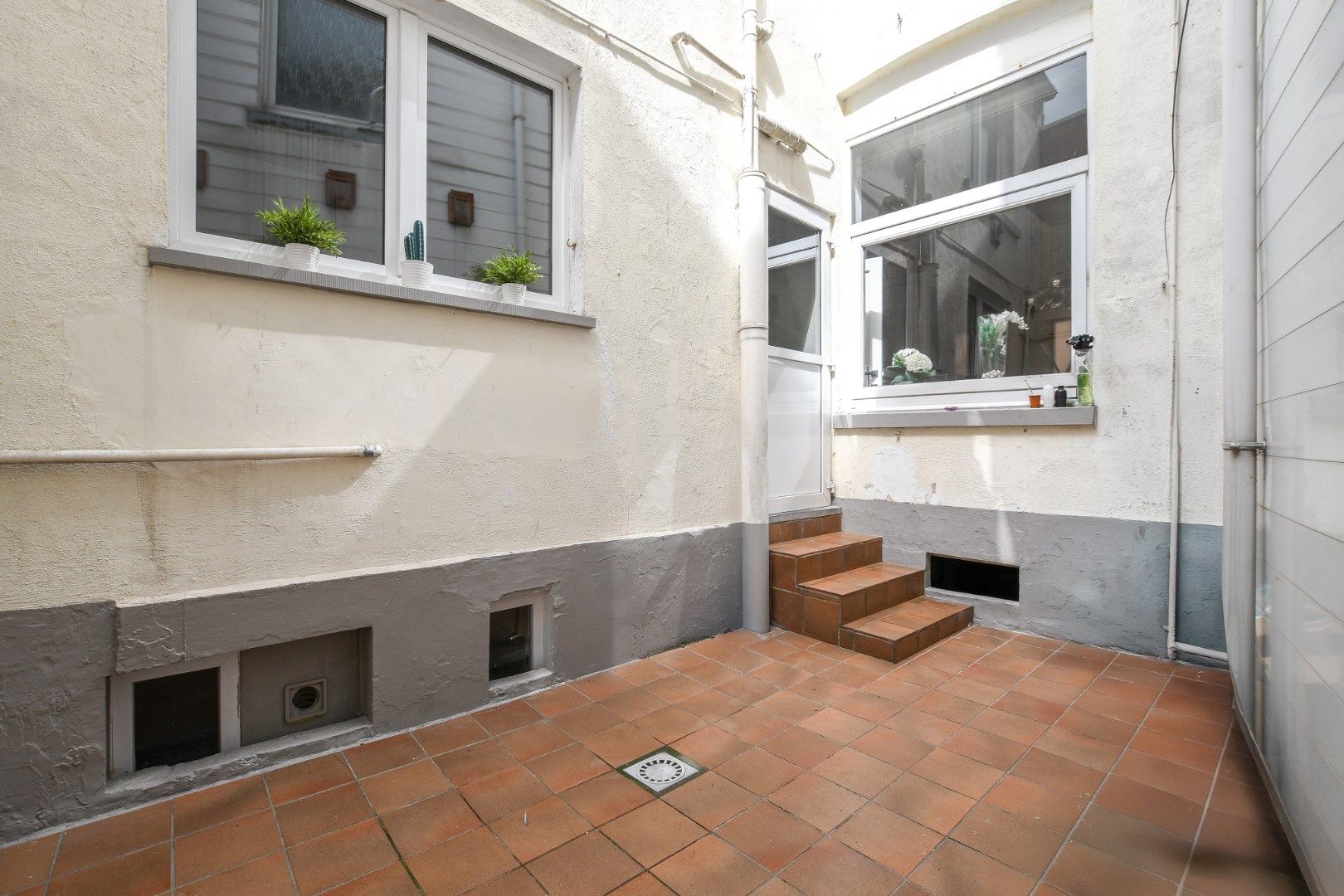 Ruime woning op 50 meter van de zee in Blankenberge foto 11