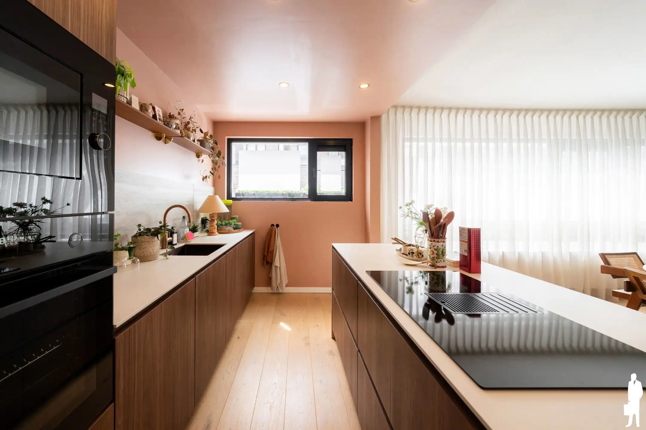 Gerenoveerd appartement met 2 slpks, tuin en autostaanplaats foto 4
