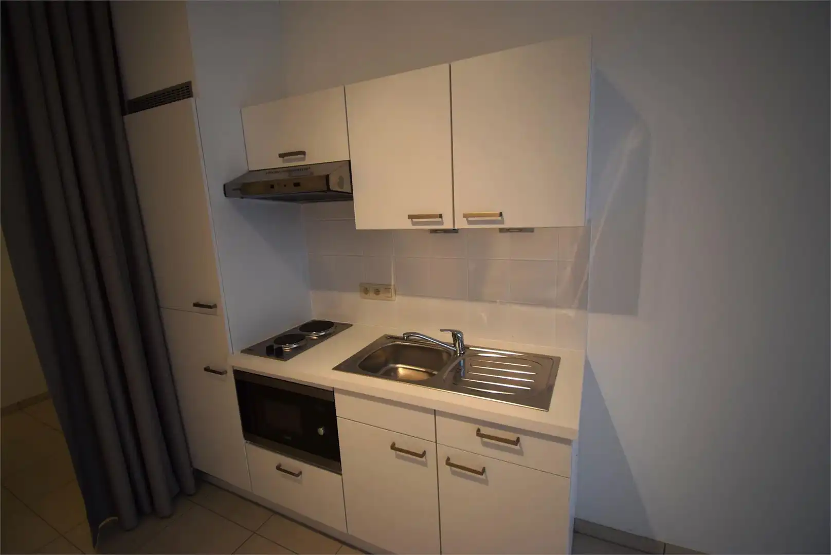 Service flat met autostaanplaats foto 5