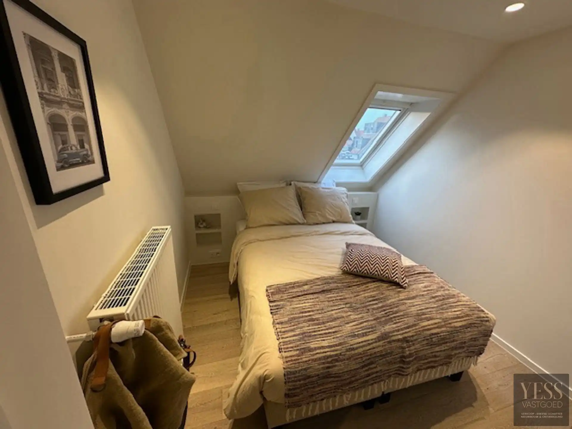 Stijlvol gerenoveerd appartement op een zucht van de zee! foto 7