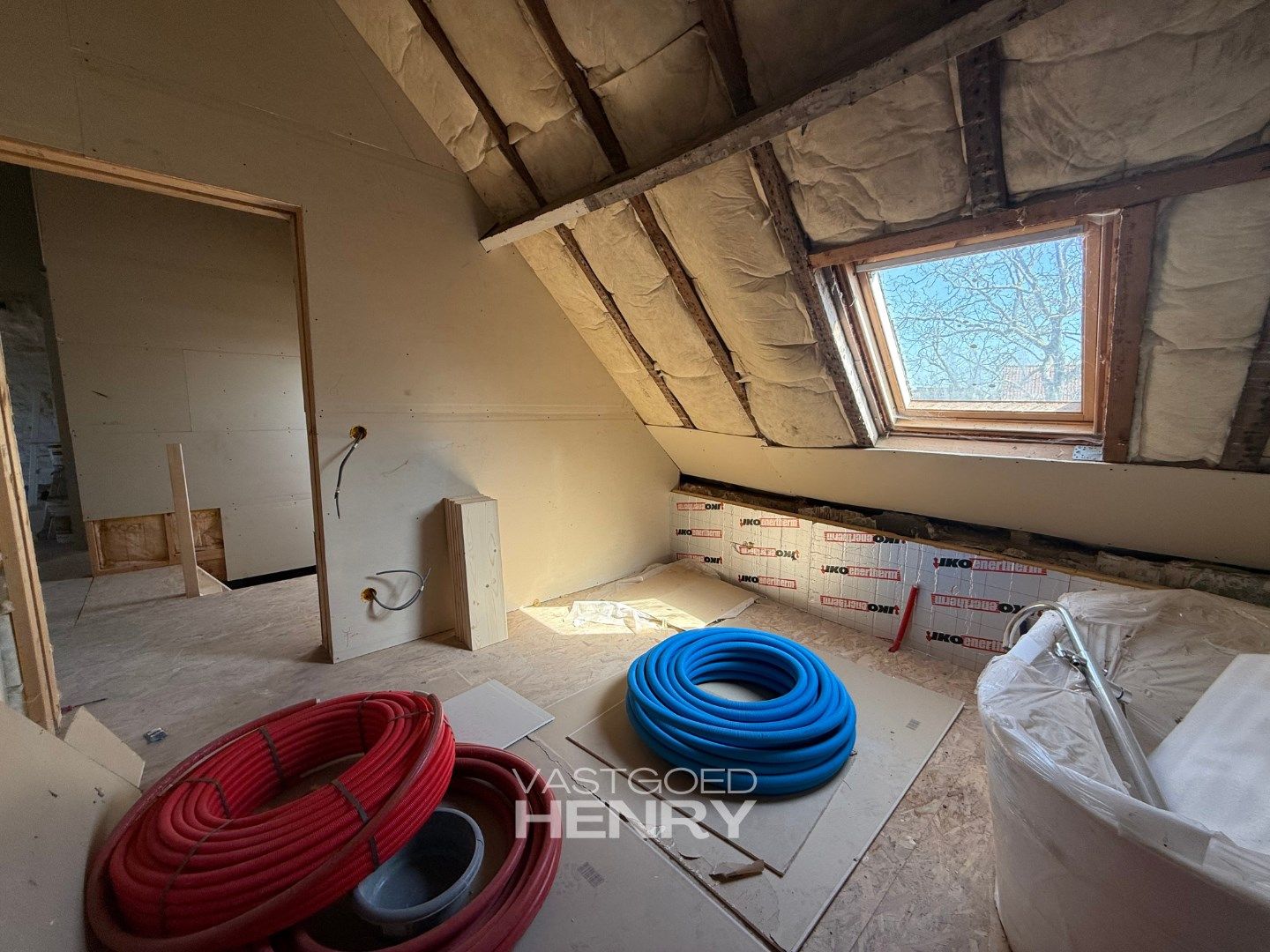 Verder af te werken vier slaapkamer woning met tuin en garage  foto 15