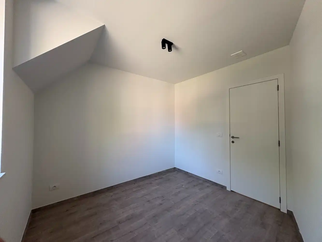 Nieuwbouwwoning met 3 slaapkamers + zonnige tuin in het centrum van Varsenare foto 8